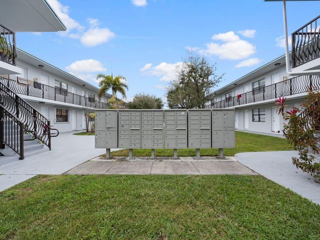 4444 SW 67th Ave 7, Miami, FL 33155