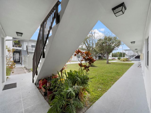 4444 SW 67th Ave 7, Miami, FL 33155