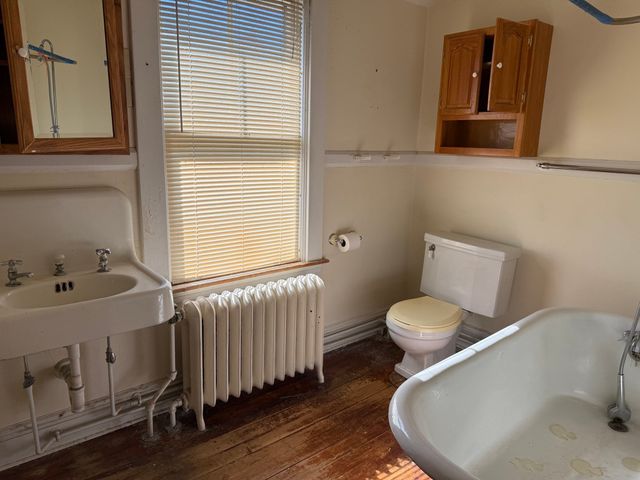 381 Slocum Rd, Dartmouth, MA 02747