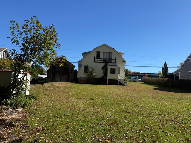 381 Slocum Rd, Dartmouth, MA 02747