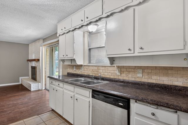 5732 Bonnie Wayne Street, Haltom City, TX 76117