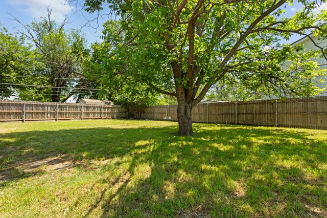 5732 Bonnie Wayne Street, Haltom City, TX 76117