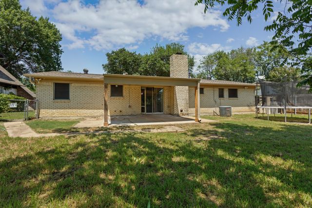5732 Bonnie Wayne Street, Haltom City, TX 76117