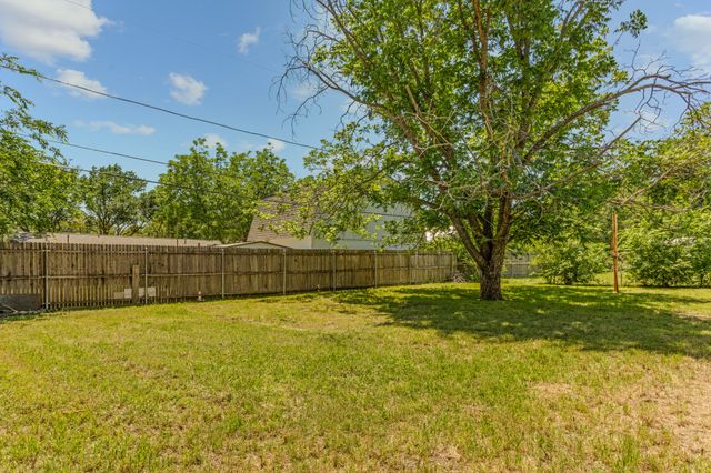 5732 Bonnie Wayne Street, Haltom City, TX 76117