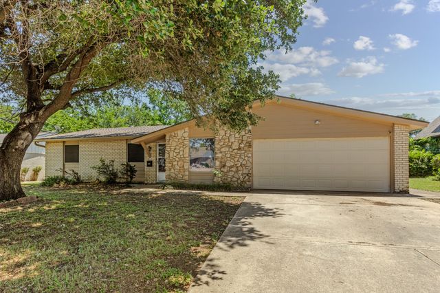 5732 Bonnie Wayne Street, Haltom City, TX 76117