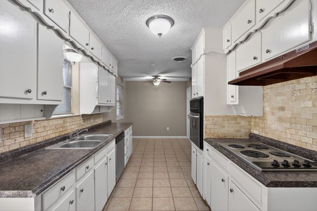 5732 Bonnie Wayne Street, Haltom City, TX 76117