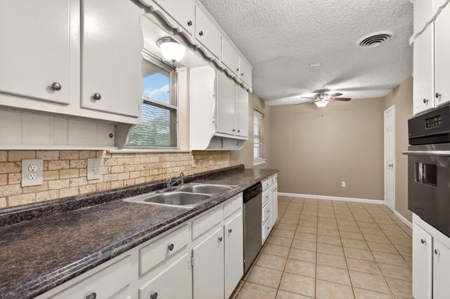 5732 Bonnie Wayne Street, Haltom City, TX 76117