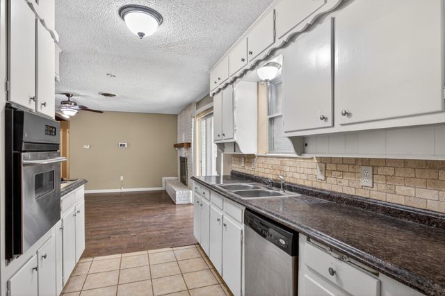 5732 Bonnie Wayne Street, Haltom City, TX 76117