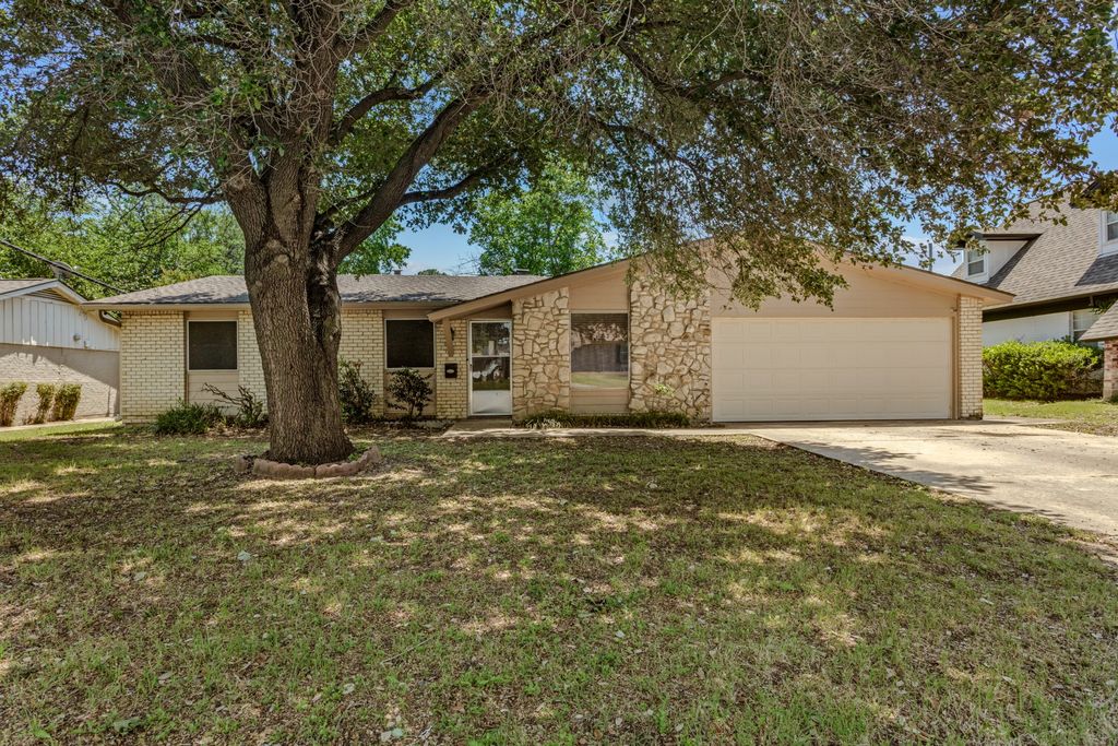 5732 Bonnie Wayne Street, Haltom City, TX 76117