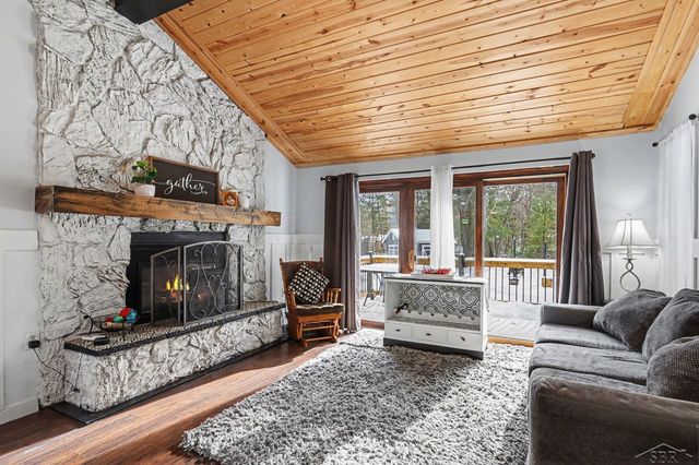 4738 Willow Bend Road, Oscoda, MI 48750