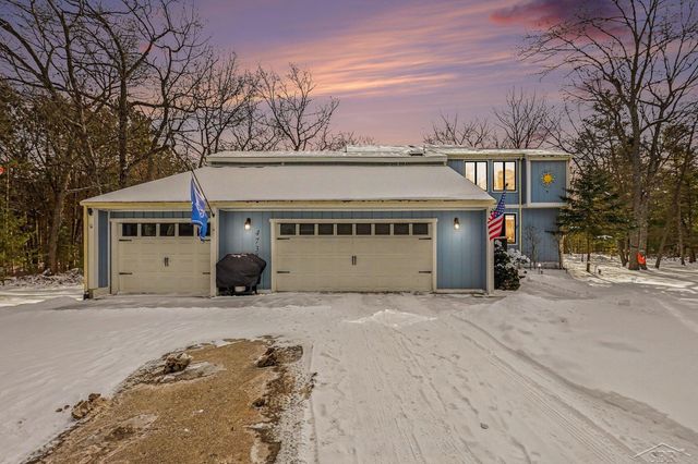 4738 Willow Bend Road, Oscoda, MI 48750