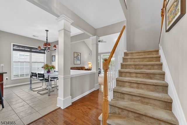 717 Thistle Hill Ln, Franklin Twp., NJ 08873