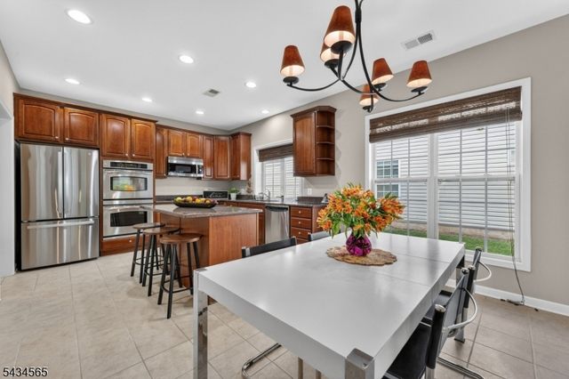 717 Thistle Hill Ln, Franklin Twp., NJ 08873