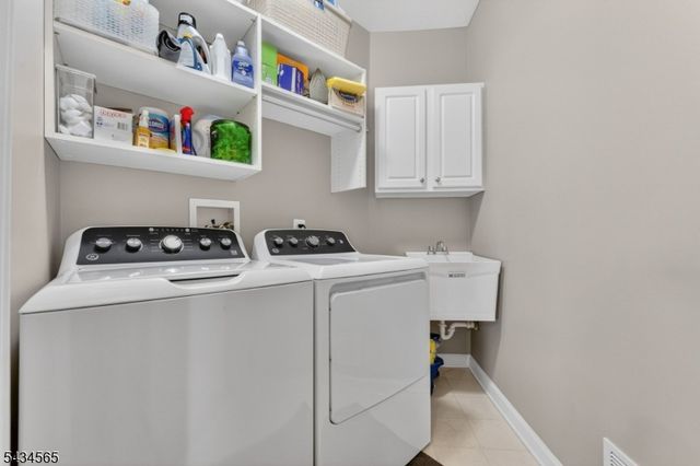717 Thistle Hill Ln, Franklin Twp., NJ 08873