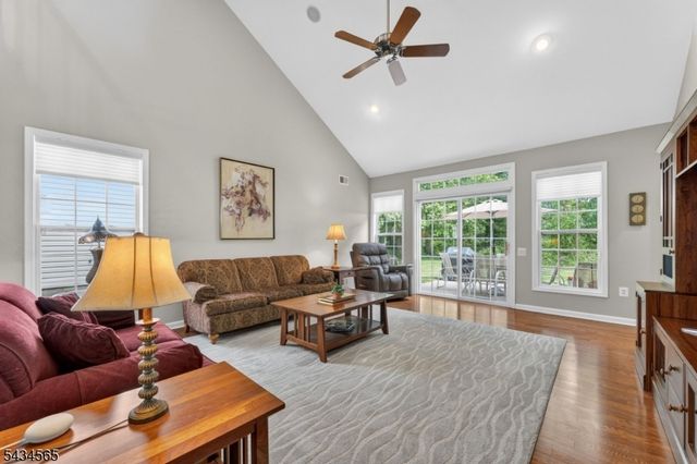 717 Thistle Hill Ln, Franklin Twp., NJ 08873