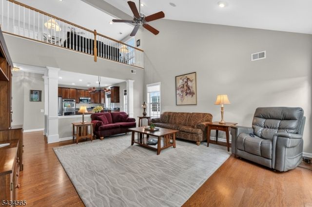 717 Thistle Hill Ln, Franklin Twp., NJ 08873