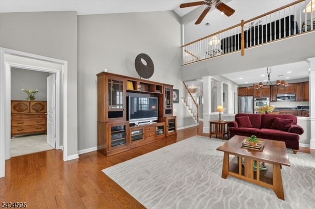 717 Thistle Hill Ln, Franklin Twp., NJ 08873
