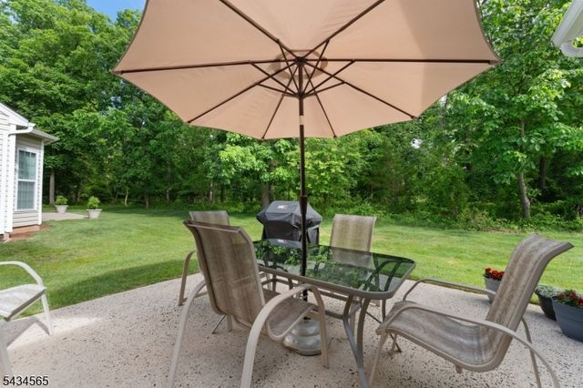 717 Thistle Hill Ln, Franklin Twp., NJ 08873