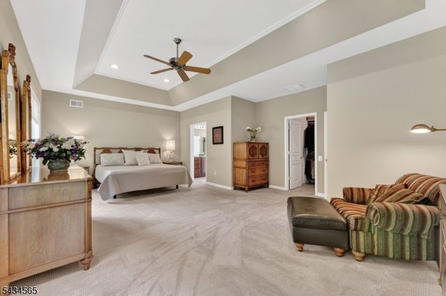 717 Thistle Hill Ln, Franklin Twp., NJ 08873