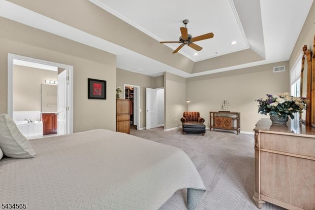 717 Thistle Hill Ln, Franklin Twp., NJ 08873
