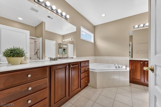 717 Thistle Hill Ln, Franklin Twp., NJ 08873