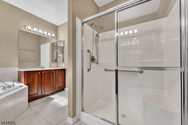 717 Thistle Hill Ln, Franklin Twp., NJ 08873