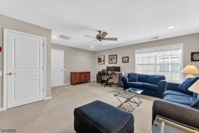 717 Thistle Hill Ln, Franklin Twp., NJ 08873