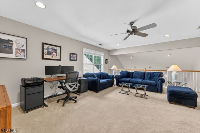 717 Thistle Hill Ln, Franklin Twp., NJ 08873