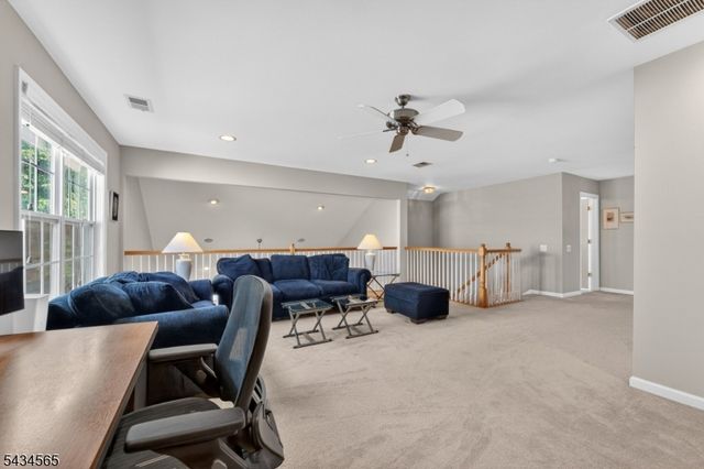 717 Thistle Hill Ln, Franklin Twp., NJ 08873