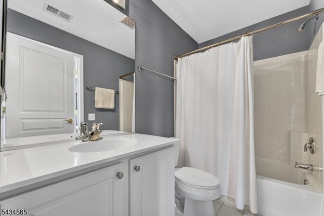 717 Thistle Hill Ln, Franklin Twp., NJ 08873