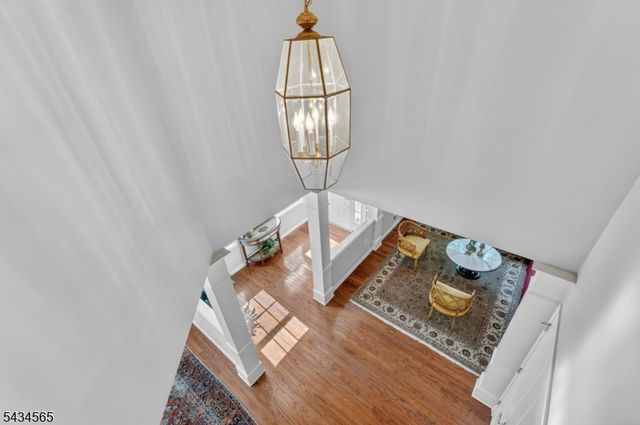 717 Thistle Hill Ln, Franklin Twp., NJ 08873
