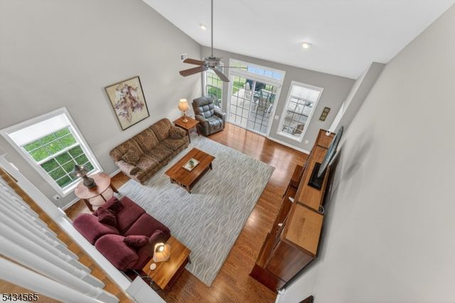 717 Thistle Hill Ln, Franklin Twp., NJ 08873