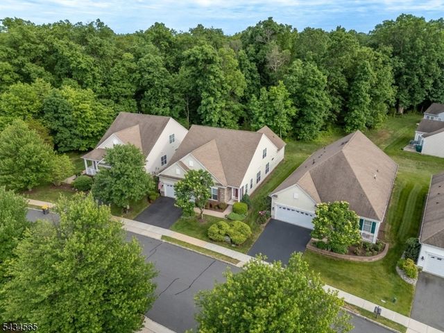 717 Thistle Hill Ln, Franklin Twp., NJ 08873