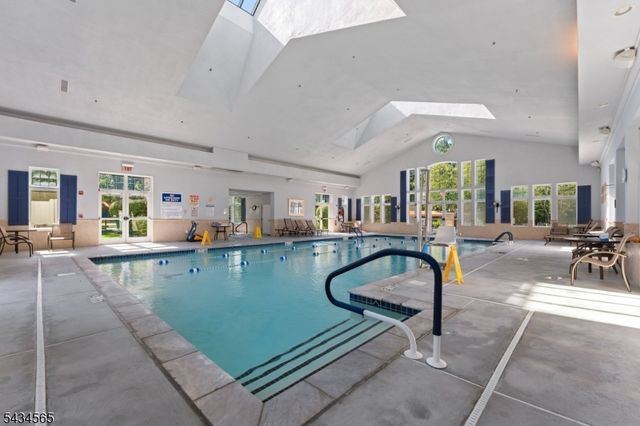 717 Thistle Hill Ln, Franklin Twp., NJ 08873