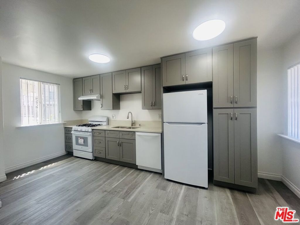 740 N Hill Place 1, Los Angeles, CA 90012