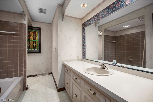 3516 Meadowbrook Drive, Lorain, OH 44053