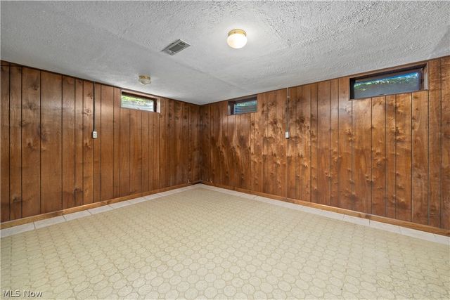3516 Meadowbrook Drive, Lorain, OH 44053
