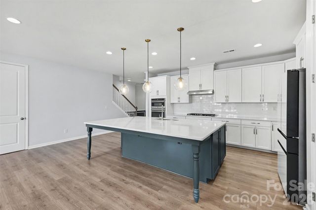 8017 Creek Park Drive, Denver, NC 28037