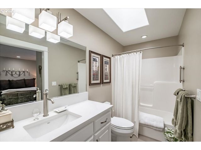 745 Se GLENDOVER Ln, Dallas, OR 97338