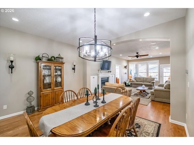 745 Se GLENDOVER Ln, Dallas, OR 97338