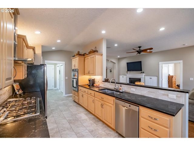 745 Se GLENDOVER Ln, Dallas, OR 97338