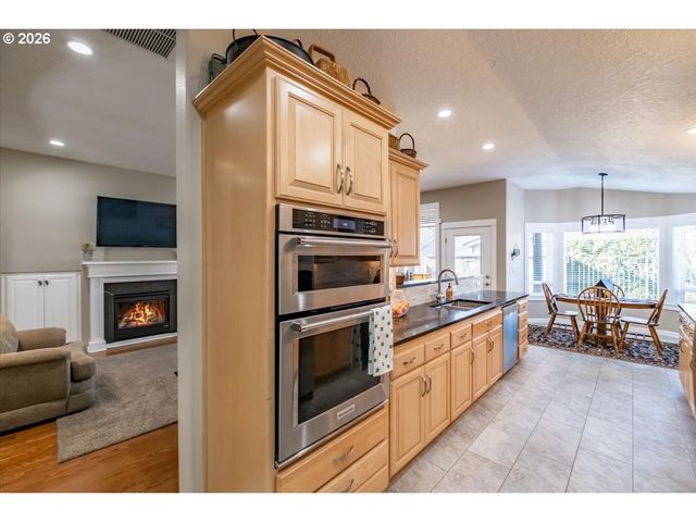 745 Se GLENDOVER Ln, Dallas, OR 97338