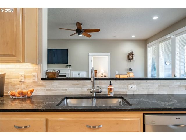 745 Se GLENDOVER Ln, Dallas, OR 97338