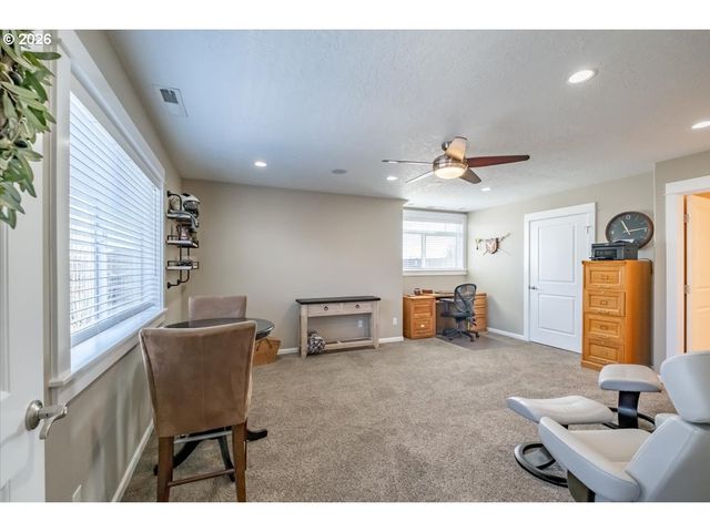 745 Se GLENDOVER Ln, Dallas, OR 97338