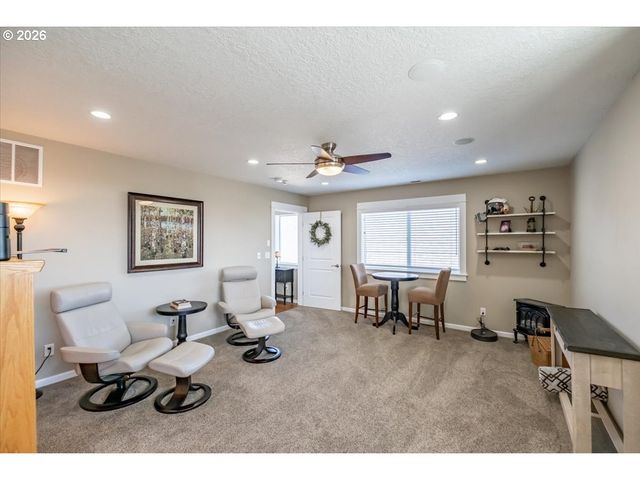 745 Se GLENDOVER Ln, Dallas, OR 97338