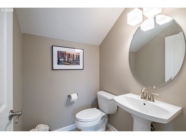 745 Se GLENDOVER Ln, Dallas, OR 97338