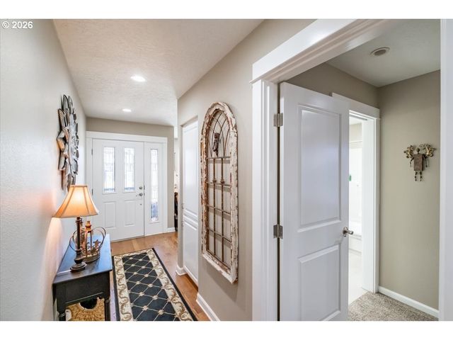 745 Se GLENDOVER Ln, Dallas, OR 97338