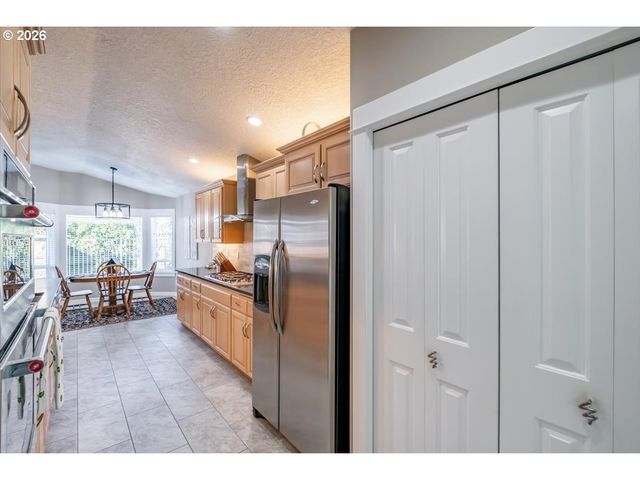 745 Se GLENDOVER Ln, Dallas, OR 97338