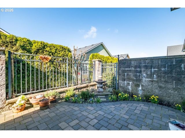 745 Se GLENDOVER Ln, Dallas, OR 97338