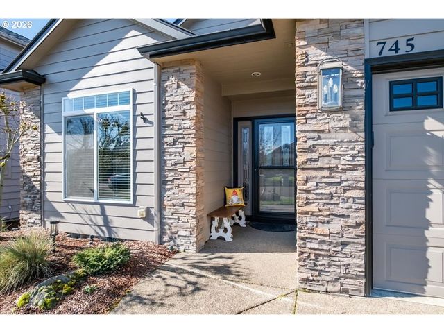 745 Se GLENDOVER Ln, Dallas, OR 97338